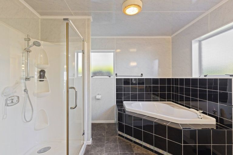 Photo of property in 2/13 Chatswood Grove, Fitzroy, New Plymouth, 4312