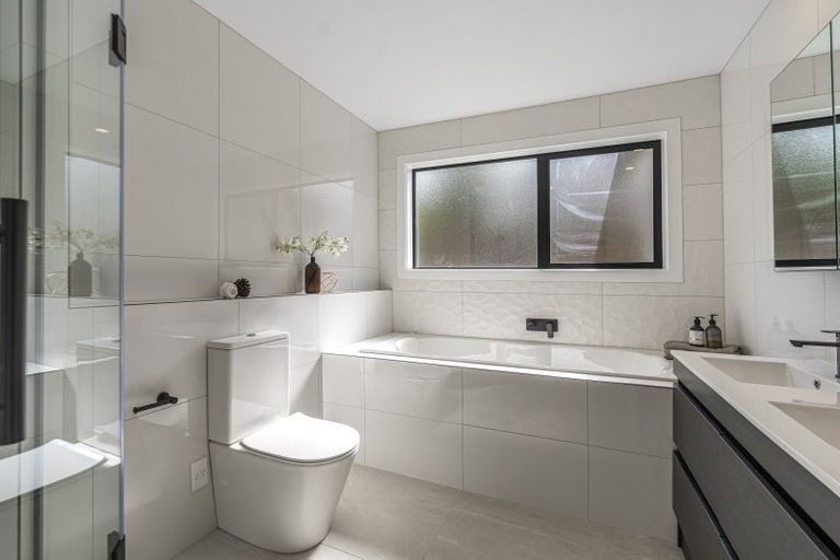 Photo of property in 44 Chatswood Grove, Chatswood, Auckland, 0626