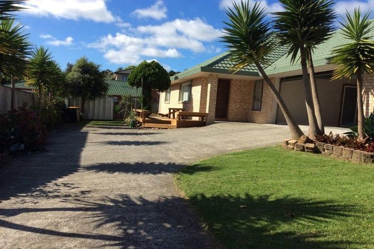 Photo of property in 2 Baltic Place, Goodwood Heights, Auckland, 2105