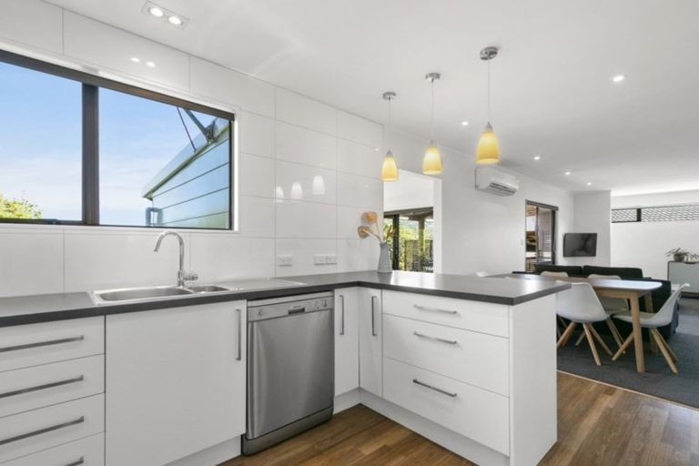 Photo of property in 5 Waipounamu Drive, Kelson, Lower Hutt, 5010