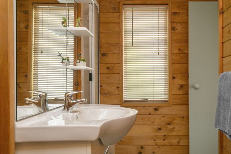 Photo of property in 12 Ward Place, Richmond Heights, Taupo, 3330