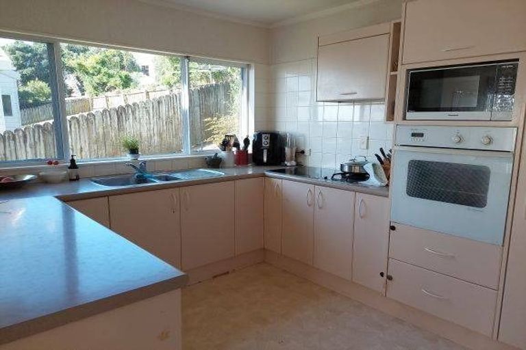 Photo of property in 10 Mcfetridge Place, Hillcrest, Auckland, 0627
