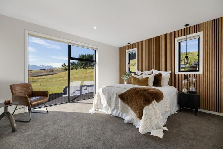 Photo of property in 34 Kirimoko Crescent, Wanaka, 9305