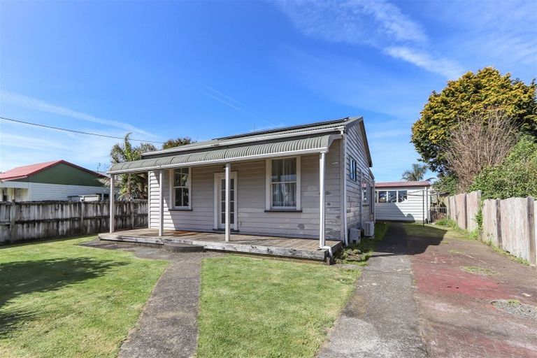 Photo of property in 43 Brookes Street, Inglewood, 4330