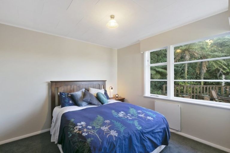 Photo of property in 31 Rakeiora Grove, Korokoro, Lower Hutt, 5012