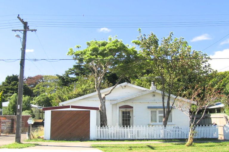 Photo of property in 13 Murray Street, Wallaceville, Upper Hutt, 5018