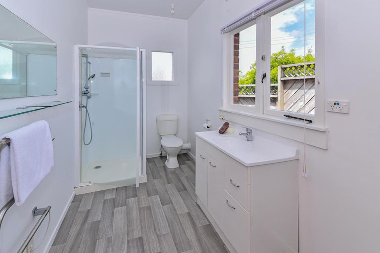 Photo of property in 117 Wallace Road, Mangere Bridge, Auckland, 2022