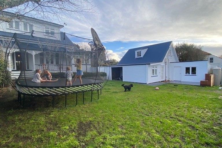 Photo of property in 8 Dodson Avenue, Milford, Auckland, 0620