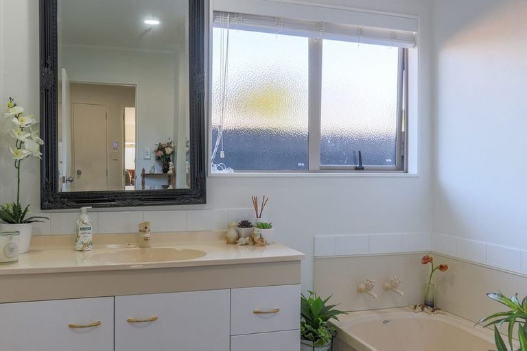 Photo of property in 19 Edgewater Grove, Whakatane, 3120