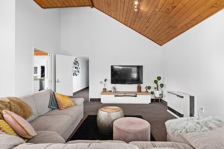 Photo of property in 2 Dallinger Street, St Andrews, Hamilton, 3200