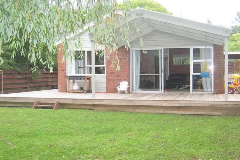 Photo of property in 2/76 Glenvar Road, Torbay, Auckland, 0630