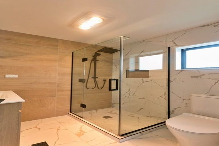 Photo of property in 17e Martin Place, Kelston, Auckland, 0602