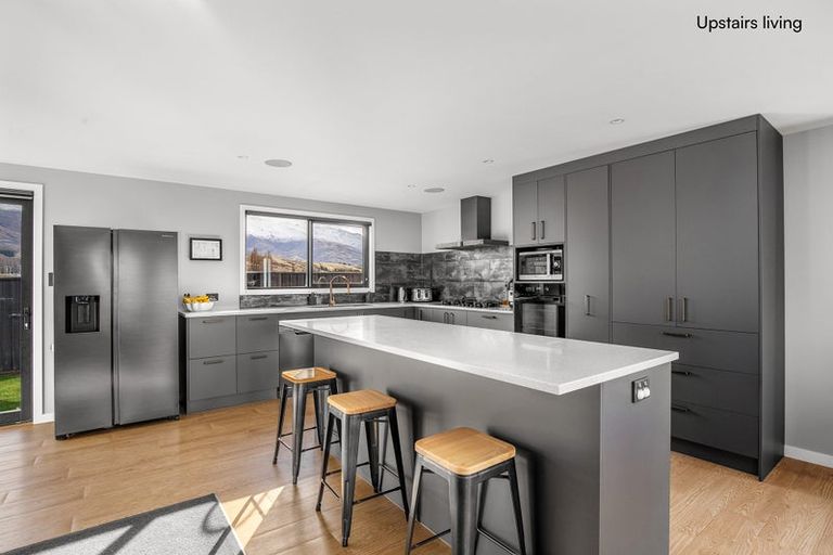 Photo of property in 27 Stratford Drive, Mount Pisa, Cromwell, 9383