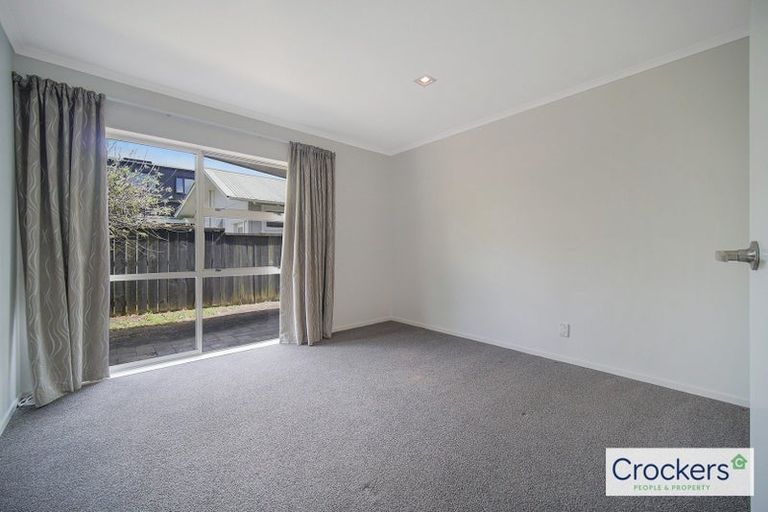 Photo of property in 2/21 The Esplanade, Eastern Beach, Auckland, 2012