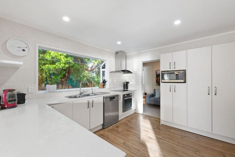 Photo of property in 2/9 Takutai Avenue, Bucklands Beach, Auckland, 2012