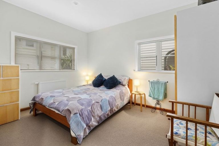 Photo of property in 18 Delhi Crescent, Khandallah, Wellington, 6035