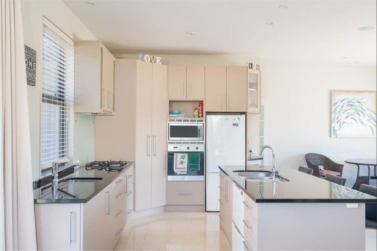 Photo of property in 2/9 Alberta Street, Acacia Bay, Taupo, 3330