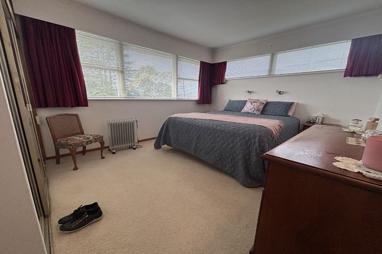 Photo of property in 18 Lyndhurst Road, Te Atatu South, Auckland, 0610