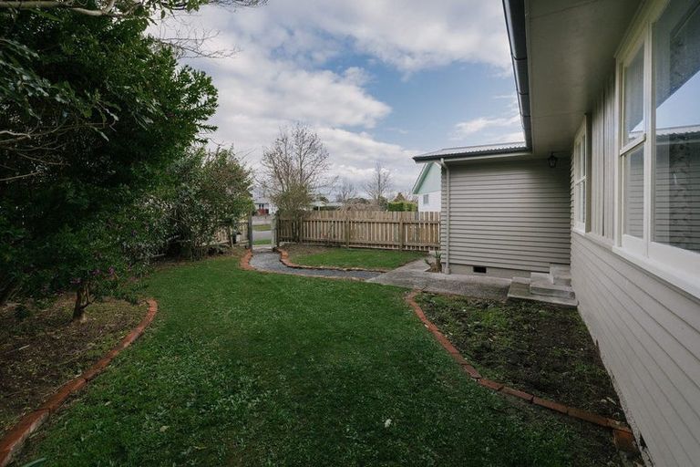 Photo of property in 25 Mokau Place, Terrace End, Palmerston North, 4410