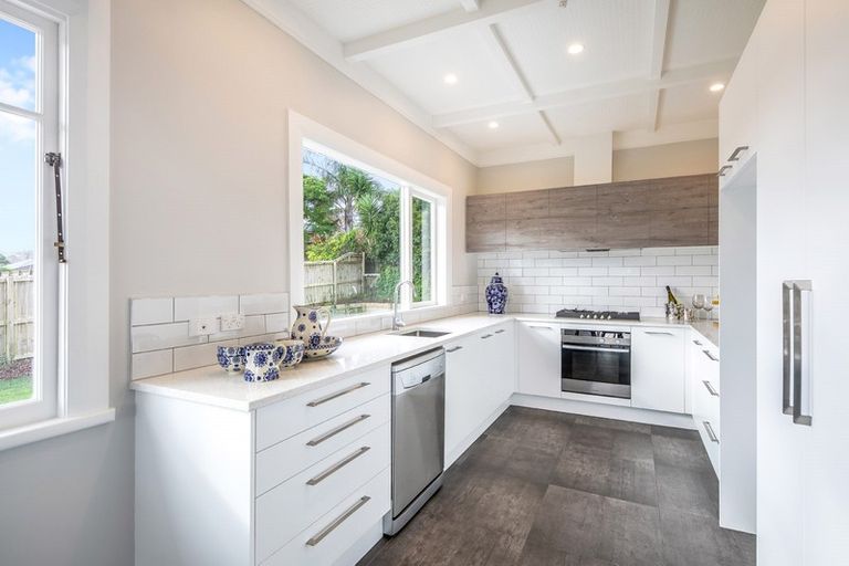 Photo of property in 21 Cambridge Road, Riverhead, 0820