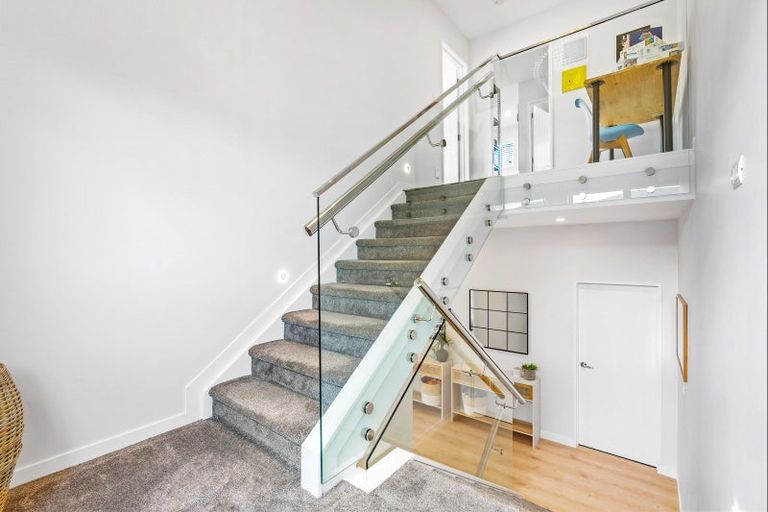 Photo of property in 1 Crompton Place, Orewa, 0931