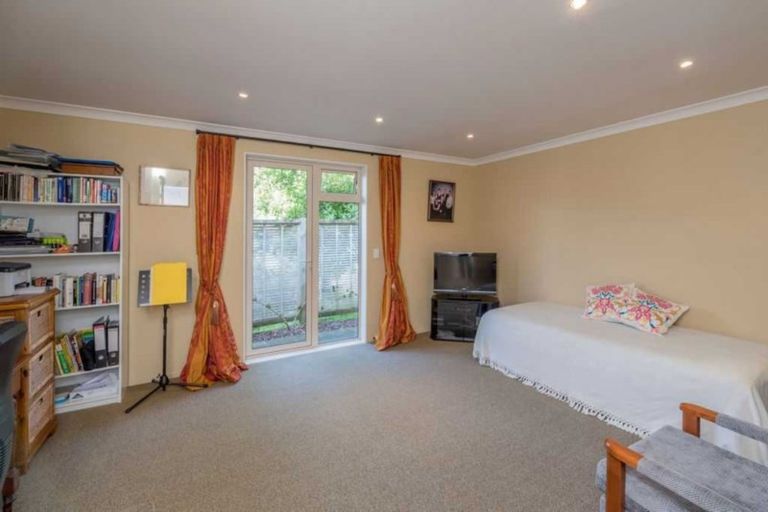 Photo of property in 2 Ngarara Road, Waikanae, 5036