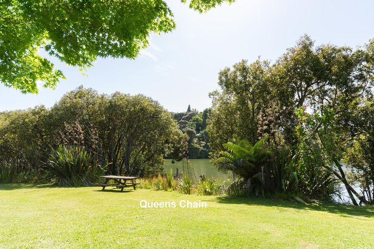 Photo of property in 106 Kemp Road, Massey, Auckland, 0614