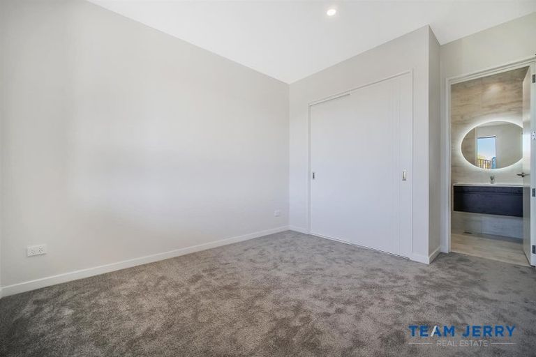 Photo of property in 20 Kuaha Road, Massey, Auckland, 0614
