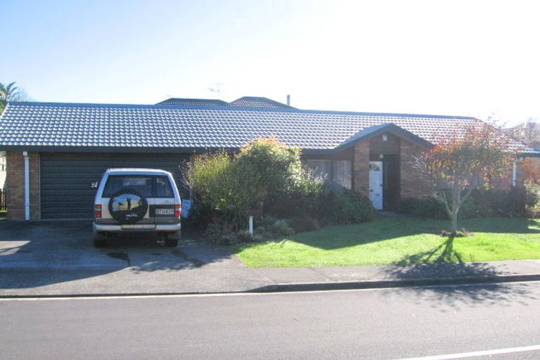 Photo of property in 17 Harbour Lights Close, West Harbour, Auckland, 0618