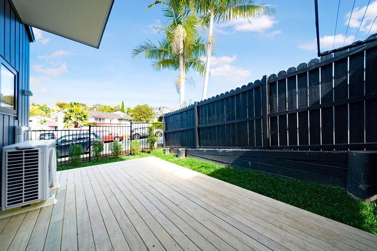 Photo of property in 1 Tacitus Place, Totara Vale, Auckland, 0629