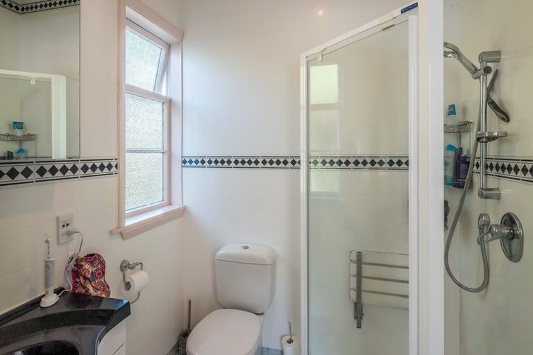 Photo of property in 6 Station Road, Khandallah, Wellington, 6035