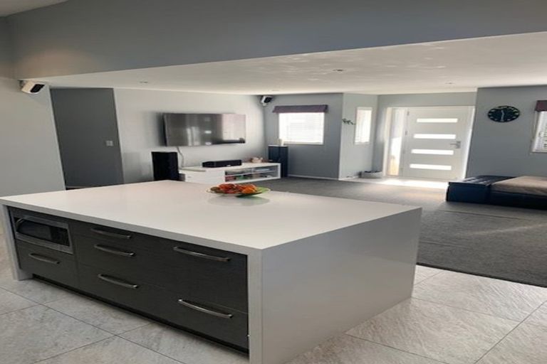 Photo of property in 19 Patons Road, Howick, Auckland, 2014