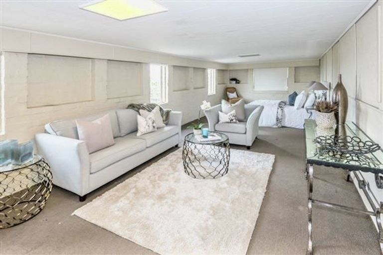 Photo of property in 6 Montgomery Crescent, Cockle Bay, Auckland, 2014