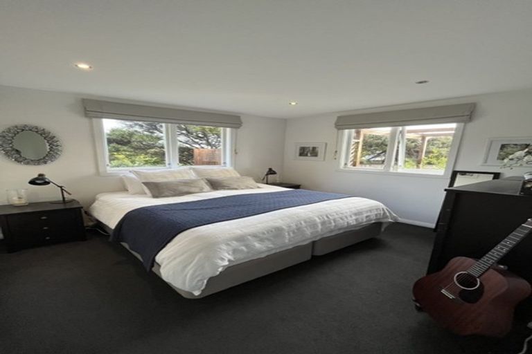 Photo of property in 1 Kahu Road, Paremata, Porirua, 5024