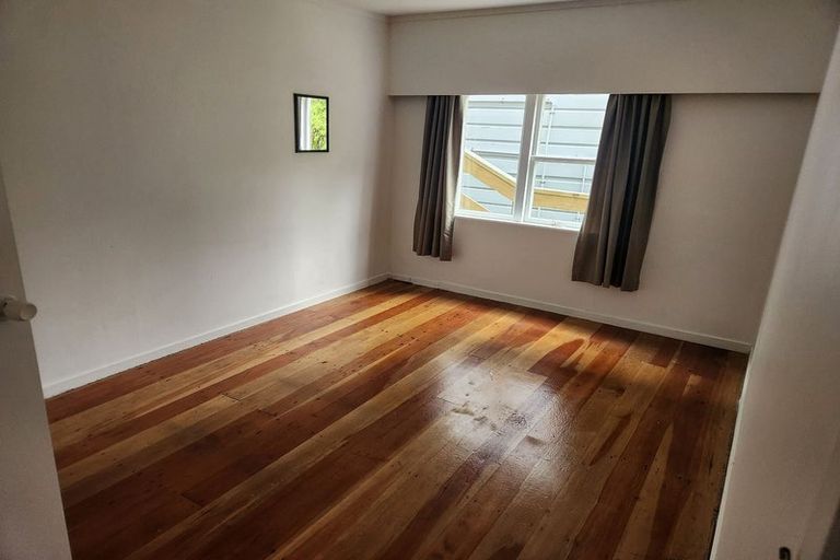 Photo of property in 1/139 Kelburn Parade, Kelburn, Wellington, 6012