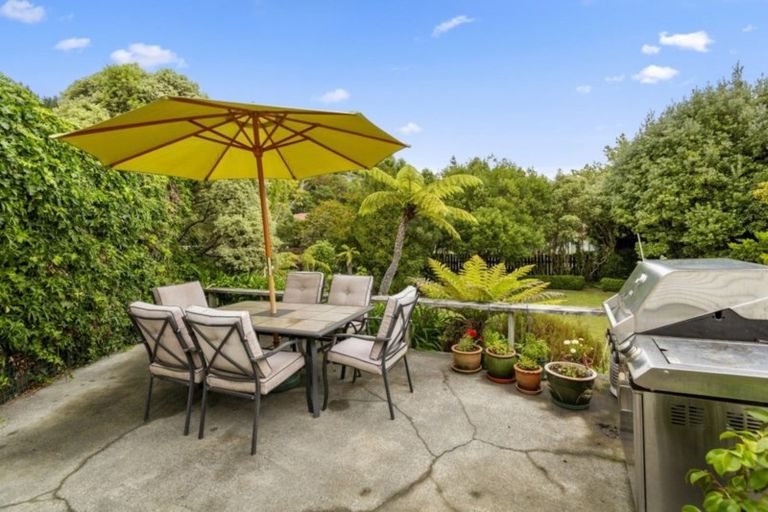 Photo of property in 64 Raroa Terrace, Tawa, Wellington, 5028