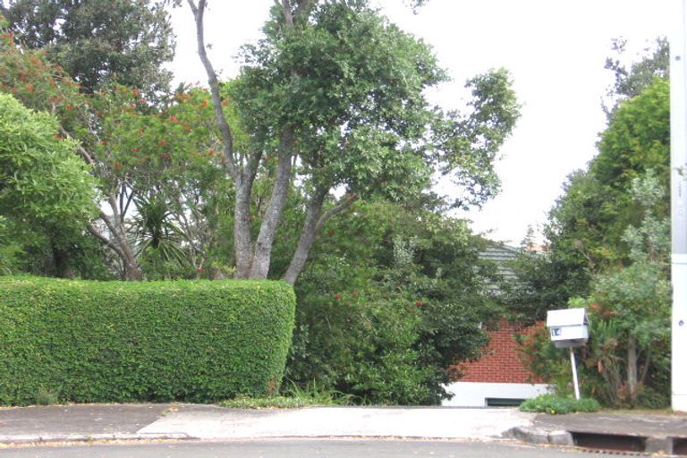 Photo of property in 14 Viking Avenue, Hillsborough, Auckland, 1042