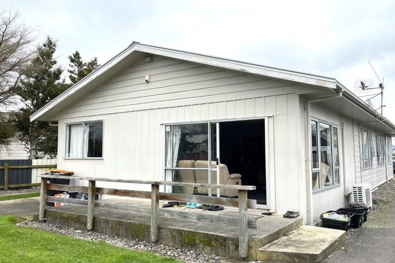 Photo of property in 8 Marne Street, Hokowhitu, Palmerston North, 4410