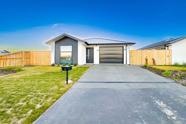 Photo of property in 10 Alex Place, Rolleston, 7614