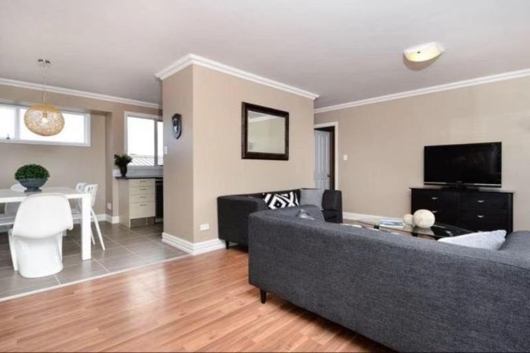 Photo of property in 27 Pahi Place, West Harbour, Auckland, 0618