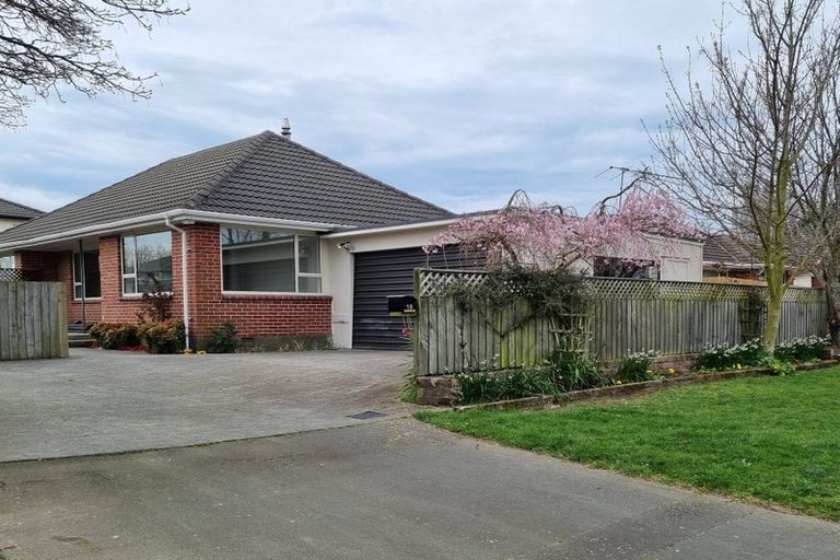 Photo of property in 16 Worthy Street, Ilam, Christchurch, 8041