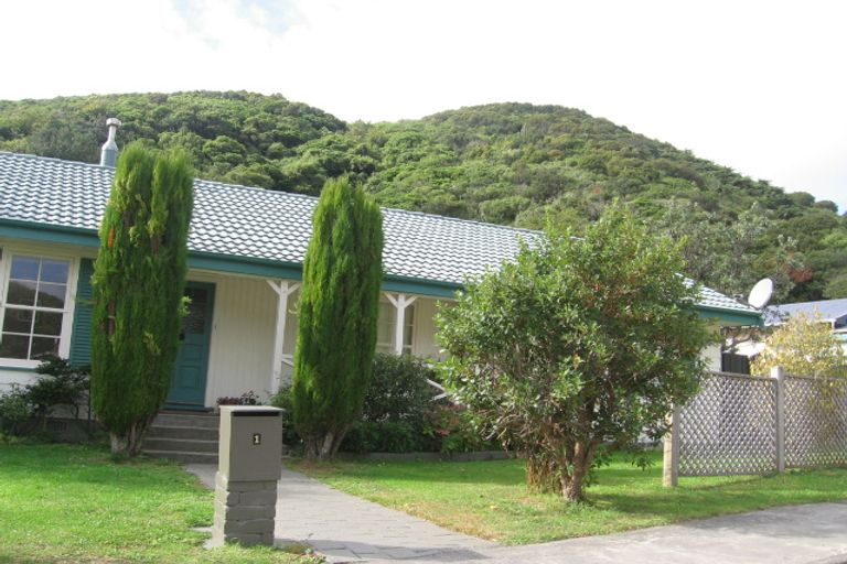 Photo of property in 1 Fitzgerald Place, Karori, Wellington, 6012