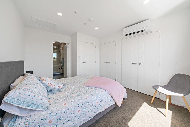 Photo of property in 17 Waru Lane, Te Atatu Peninsula, Auckland, 0610