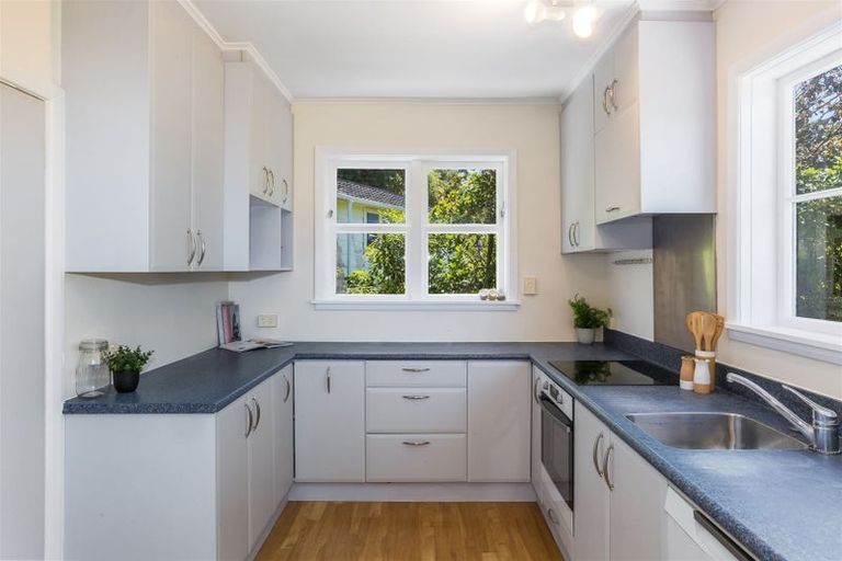 Photo of property in 9 Tainui Terrace, Tawa, Wellington, 5028