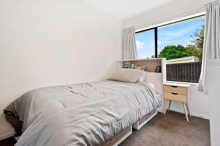 Photo of property in 2/53 Taioma Crescent, Te Atatu Peninsula, Auckland, 0610