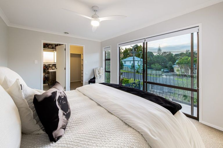 Photo of property in 8a Westbourne Road, Murrays Bay, Auckland, 0630