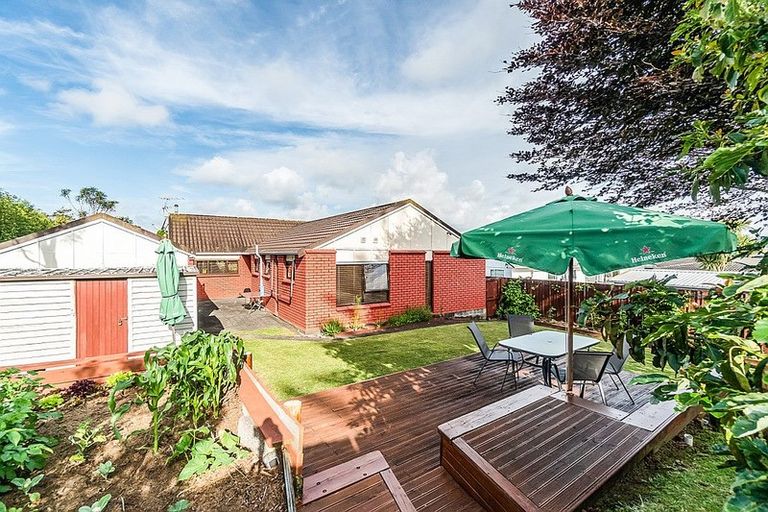 Photo of property in 24 Tiverton Crescent, Whalers Gate, New Plymouth, 4310