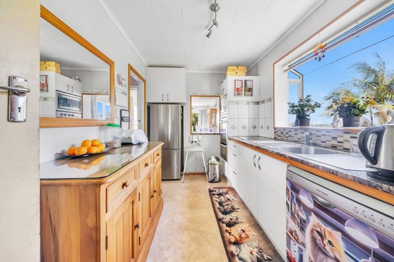 Photo of property in 14 Lucas Place, Weymouth, Auckland, 2103