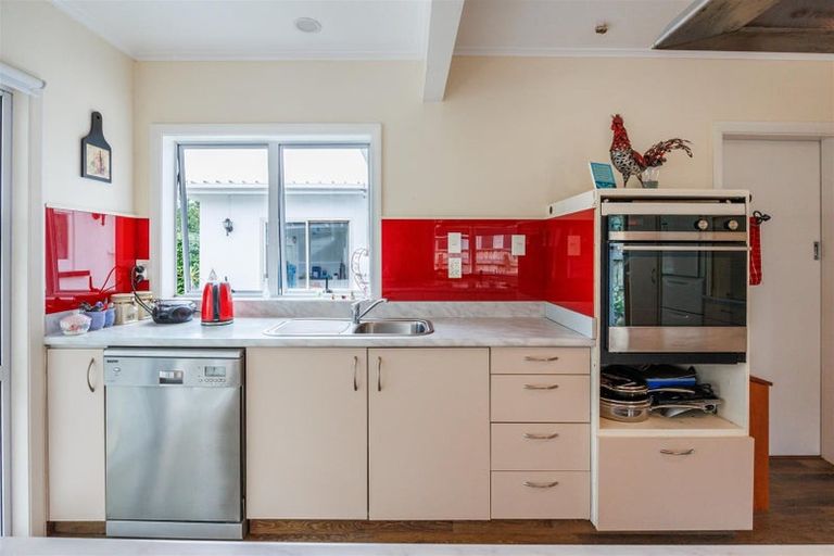 Photo of property in 16 Wilson Street, Bulls, 4818