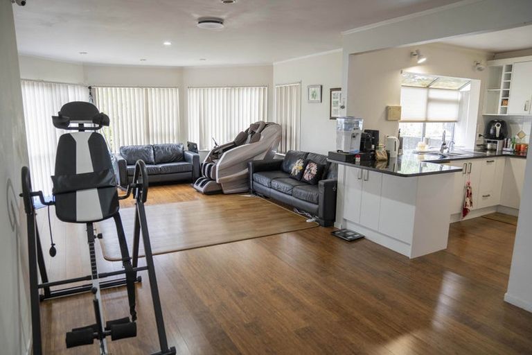 Photo of property in 13 Gala Place, Henderson, Auckland, 0612